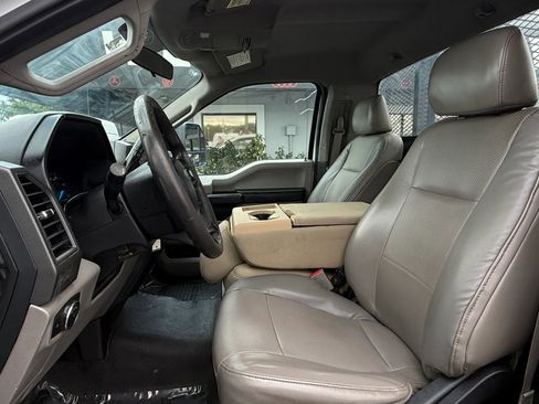 Used 2017 Ford F550 2WD Regular Cab Super Duty image 8