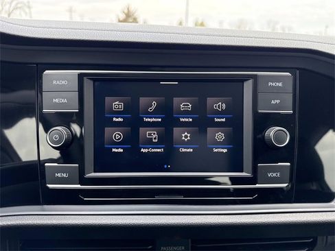 Certified 2024 Volkswagen Jetta SE image 18