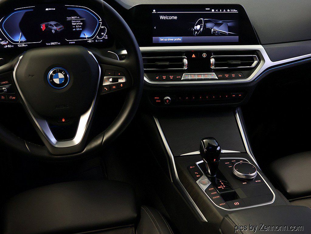 Certified 2022 BMW 330e xDrive w/ Premium Package AWD/4WD image 17