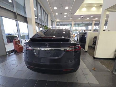 Used 2019 Tesla Model X P100D image 4