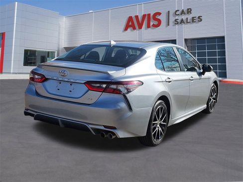 Used 2024 Toyota Camry SE image 6