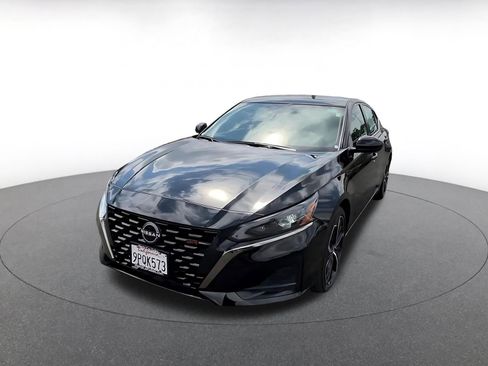 Used 2025 Nissan Altima 2.5 SR FWD image 7