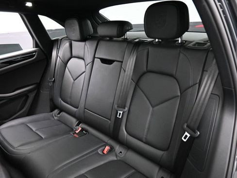 Certified 2025 Porsche Macan image 24