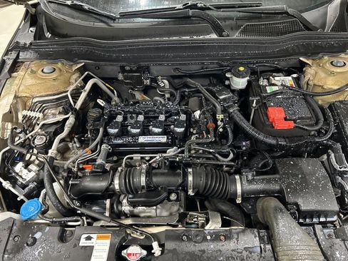 Used 2018 Honda Accord Touring image 27