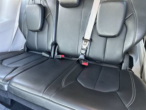 Used 2024 Chrysler Pacifica Touring-L FWD image 17