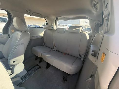 Used 2012 Toyota Sienna XLE FWD image 15