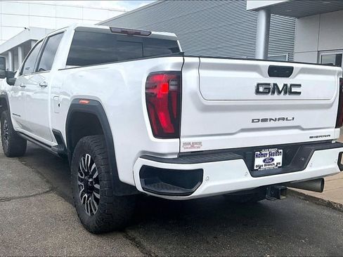 Used 2024 GMC Sierra 2500 Denali Ultimate image 3