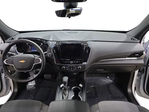 Used 2023 Chevrolet Traverse LT w/ Rear Camera Mirror Package image 9