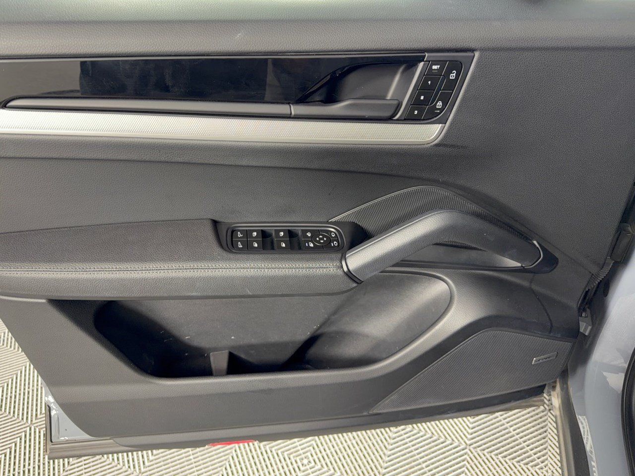 Certified 2024 Porsche Cayenne S AWD/4WD image 14