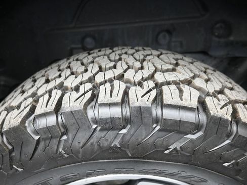 Used 2025 Jeep Wrangler Unlimited Rubicon AWD/4WD image 2