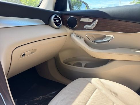 Used 2022 Mercedes-Benz GLC 300 4MATIC w/ Premium Package Lite image 32