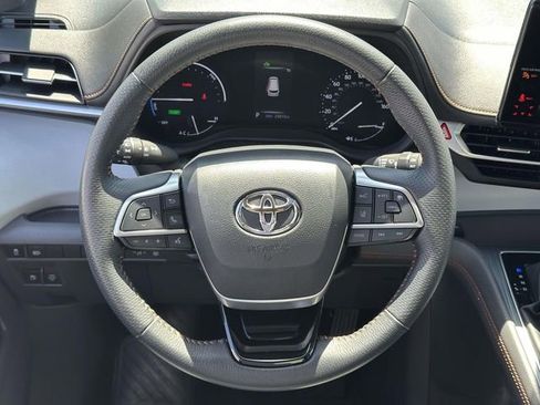 Used 2023 Toyota Sienna XSE AWD/4WD image 19