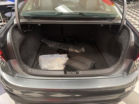 Certified 2024 Volkswagen Jetta SE w/ Panoramic Sunroof Package image 9