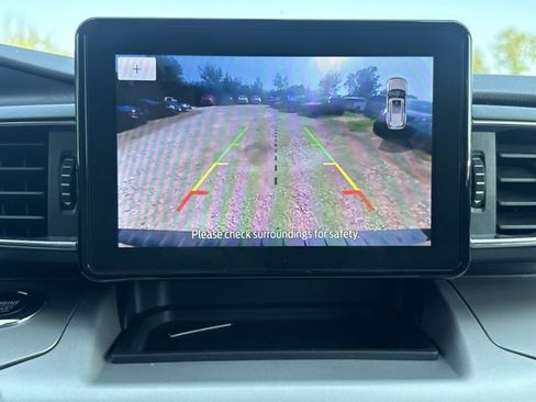 Used 2023 Ford Explorer XLT w/ Equipment Group 202A AWD/4WD image 5