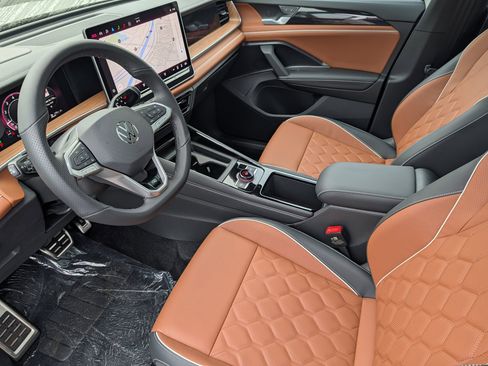 New 2026 Volkswagen Tiguan SEL R-Line AWD/4WD image 7