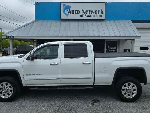 Used 2015 GMC Sierra 2500 Denali w/ Duramax Plus Package AWD/4WD image 1