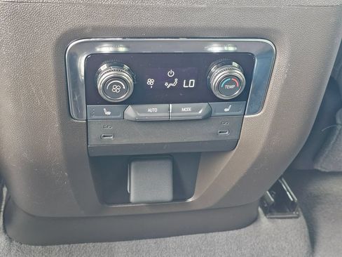 Used 2025 GMC Yukon Elevation AWD/4WD image 19