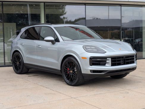 New 2026 Porsche Cayenne S image 7