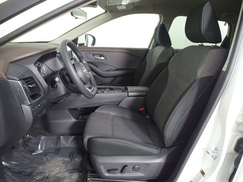 Used 2023 Nissan Rogue SV image 10