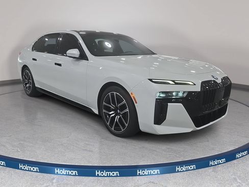 Certified 2023 BMW 740i RWD image 3