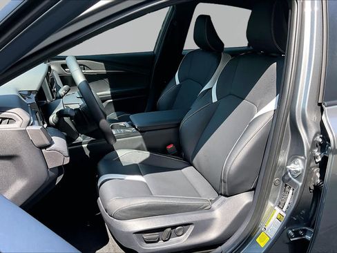 Used 2026 Toyota Camry SE w/ Convenience Package FWD image 8