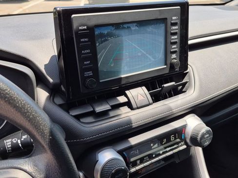 Used 2019 Toyota RAV4 XLE FWD image 11