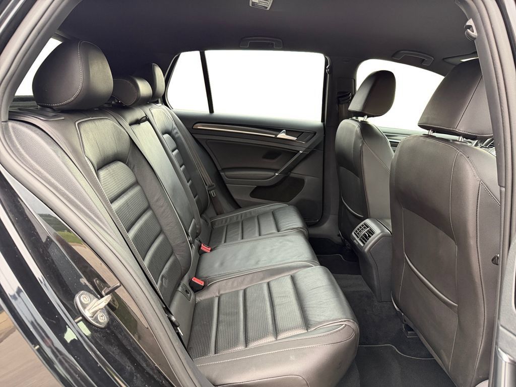 Used 2018 Volkswagen Golf R 4-Door AWD/4WD image 20