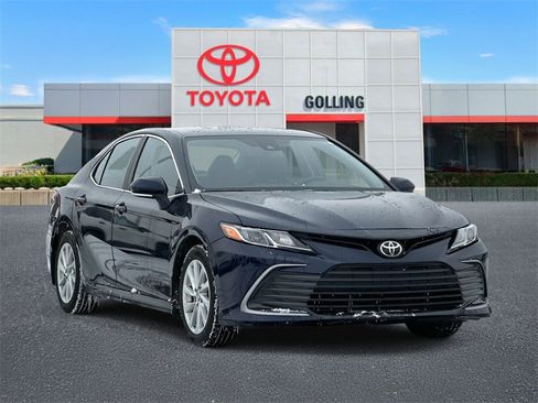 Certified 2022 Toyota Camry LE image 7