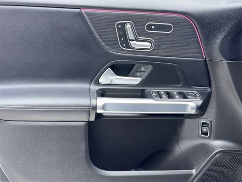 Used 2020 Mercedes-Benz GLB 250 w/ Premium Package image 39