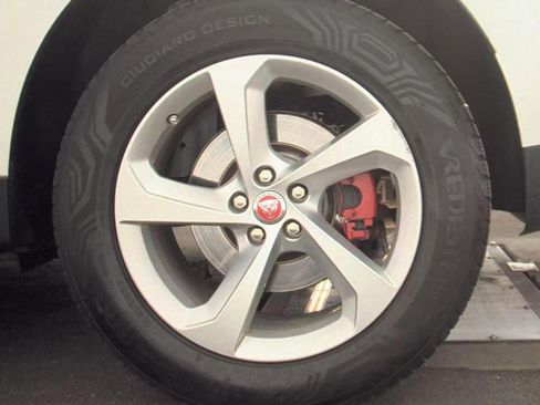 Used 2018 Jaguar F-PACE Premium image 7