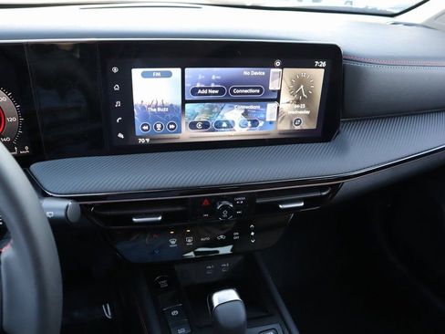 New 2025 Nissan Kicks SR image 15