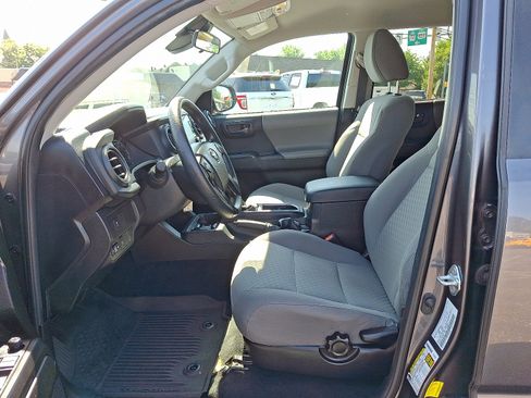 Used 2022 Toyota Tacoma SR image 13