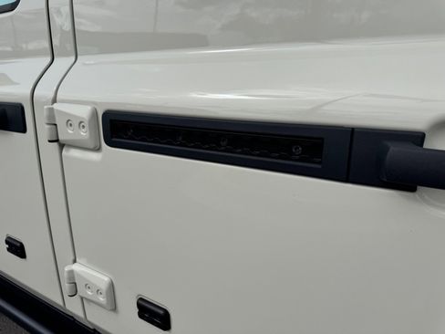 Used 2025 INEOS Grenadier Fieldmaster Edition image 22