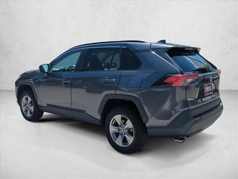 Used 2022 Toyota RAV4 XLE w/ Convenience Package FWD image 7