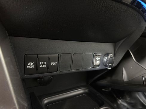 Used 2017 Toyota RAV4 XLE w/ Convenience Package AWD/4WD image 37