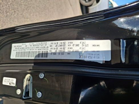 Certified 2019 Jeep Cherokee Latitude Plus image 29