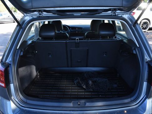 Used 2021 Volkswagen Golf 4-Door image 10