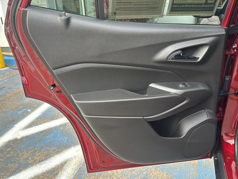 Used 2025 Chevrolet Trax RS w/ Driver Confidence Package image 18