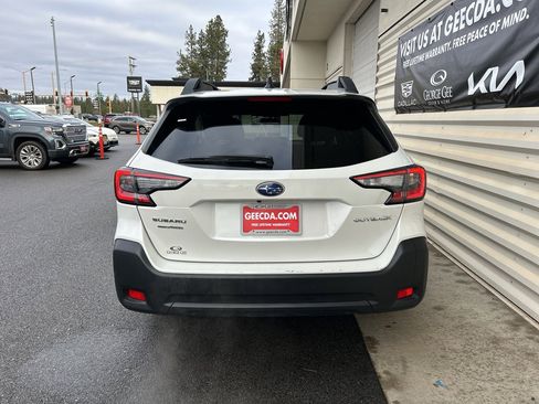 Used 2025 Subaru Outback Premium image 5