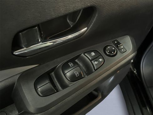 Used 2023 Nissan Kicks SR w/ SR Premium Package image 9