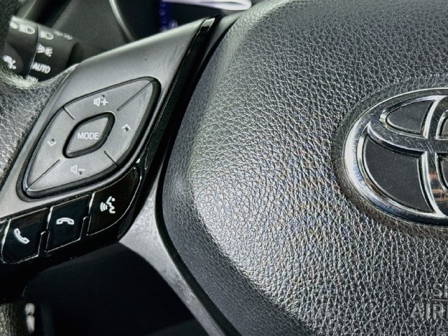 Used 2020 Toyota C-HR LE FWD image 11