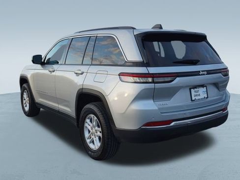 Used 2025 Jeep Grand Cherokee Laredo w/ Luxury Tech Group I image 6