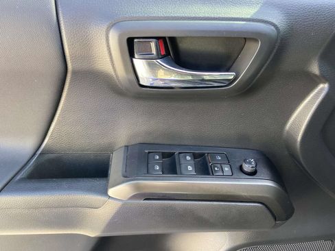 Used 2022 Toyota Tacoma TRD Sport w/ Technology Package RWD image 15