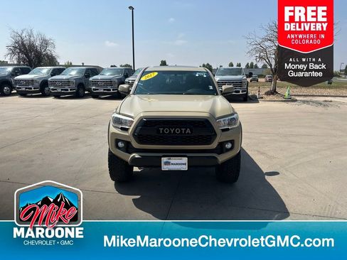 Used 2017 Toyota Tacoma TRD Off-Road w/ Premium & Technology Package AWD/4WD image 1