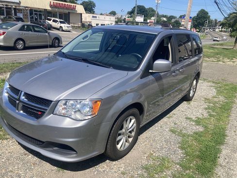Used 2013 Dodge Grand Caravan SXT w/ UConnect Hands-Free Group FWD image 2
