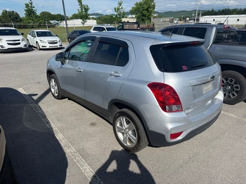 Used 2020 Chevrolet Trax LS w/ Tint and Cruise Package FWD image 4