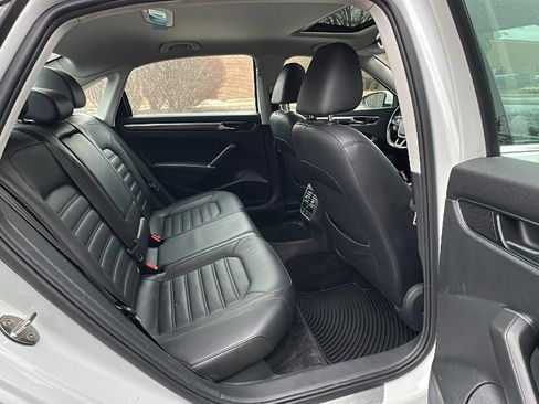 Used 2018 Volkswagen Passat 2.0T SEL Premium image 25