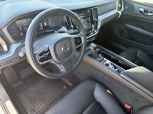 Used 2019 Volvo S60 T5 Momentum w/ Premium Package image 8