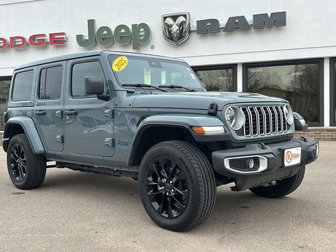 Used 2025 Jeep Wrangler Unlimited Sahara w/ Safety Group AWD/4WD image 1