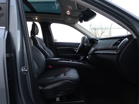 Used 2020 Volvo XC90 T5 Momentum image 28